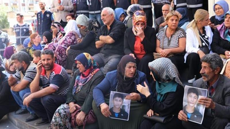 Güvenlik analisti Gürcan: Ya 'etkisiz hâle getirildiği açıklanan teröristler'den biri HDP binası önünde evladını arayan annelerden birinin çocuğuysa?