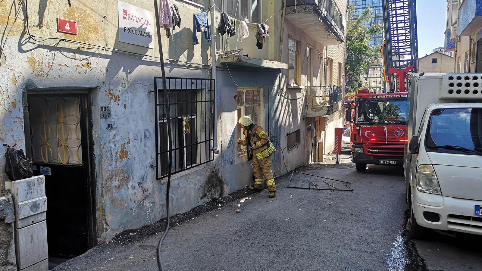 Kadıköy Fikirtepe'de çıkan yangın kısa sürede söndürüldü