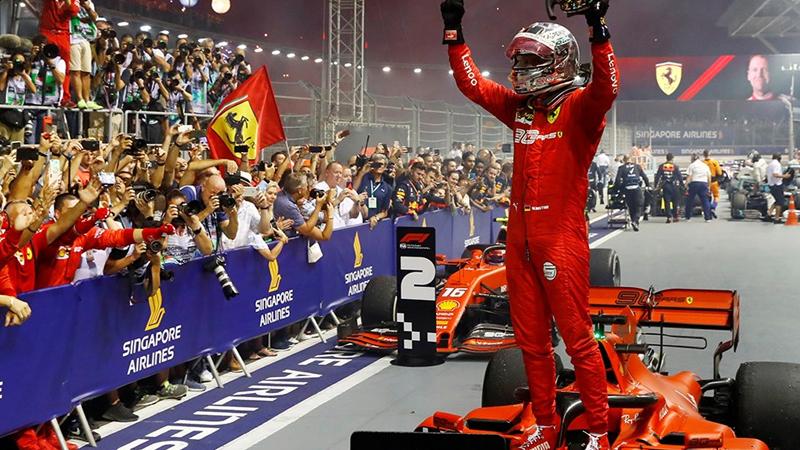 Singapur GP'sinde, Vettel kazandı, Ferrari duble yaptı