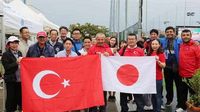 Japonya'dan Roma'ya millileri desteklemek için geldiler