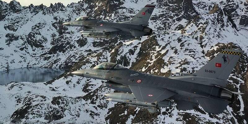 Türk F-16'lardan Suriye'de 3. uçuş