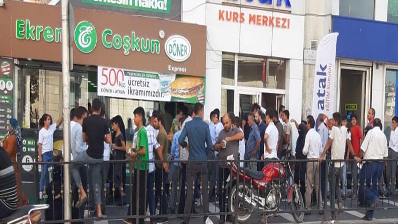 Şanlıurfa'da bir iş yerinden yarım tonluk döner ikramı