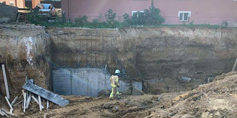 Sultanbeyli'deki bir inşaatta göçük: Toprak altında kalan işçi kurtarıldı