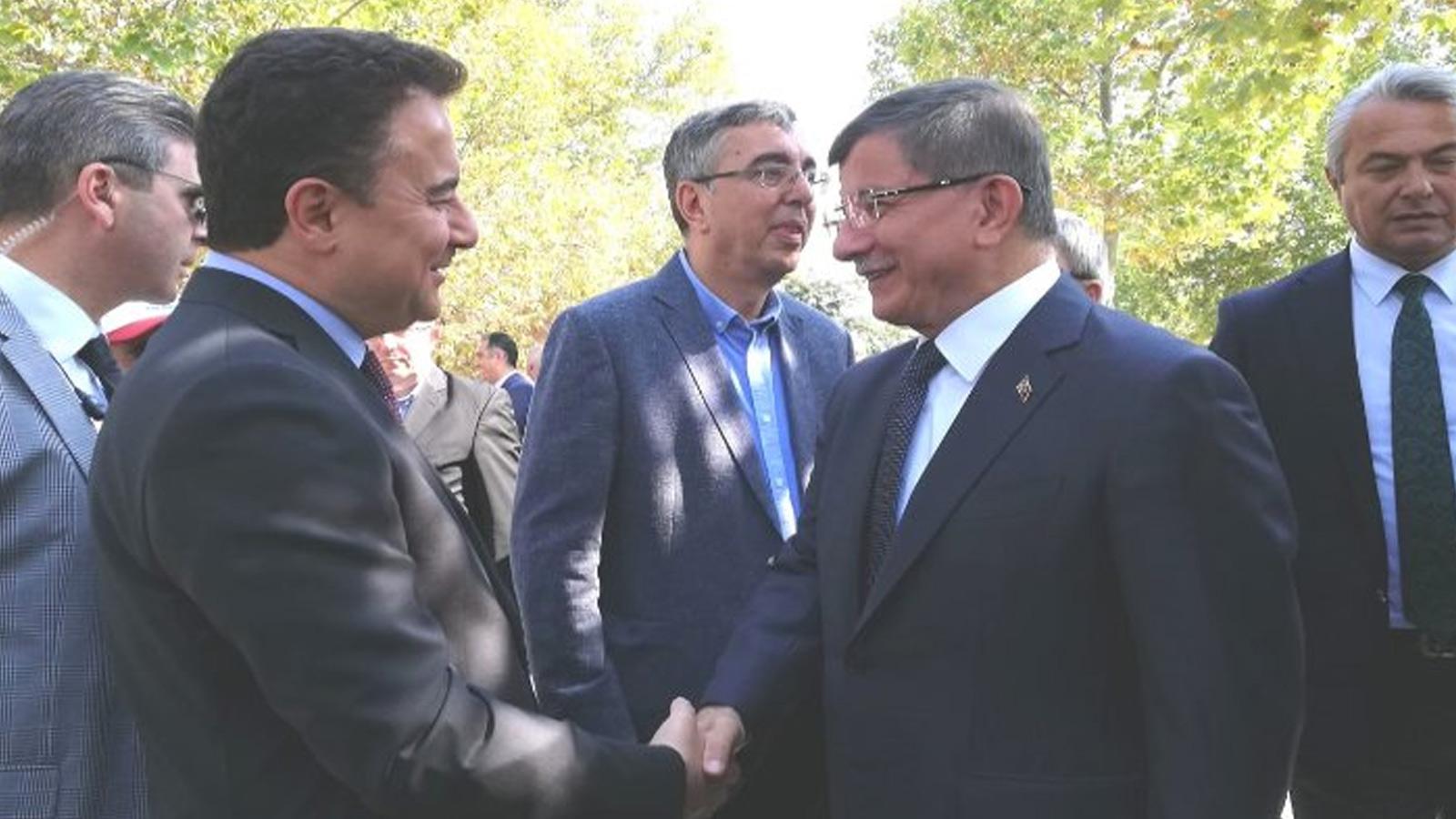 Babacan ve Davutoğlu cenaze töreninde buluştu