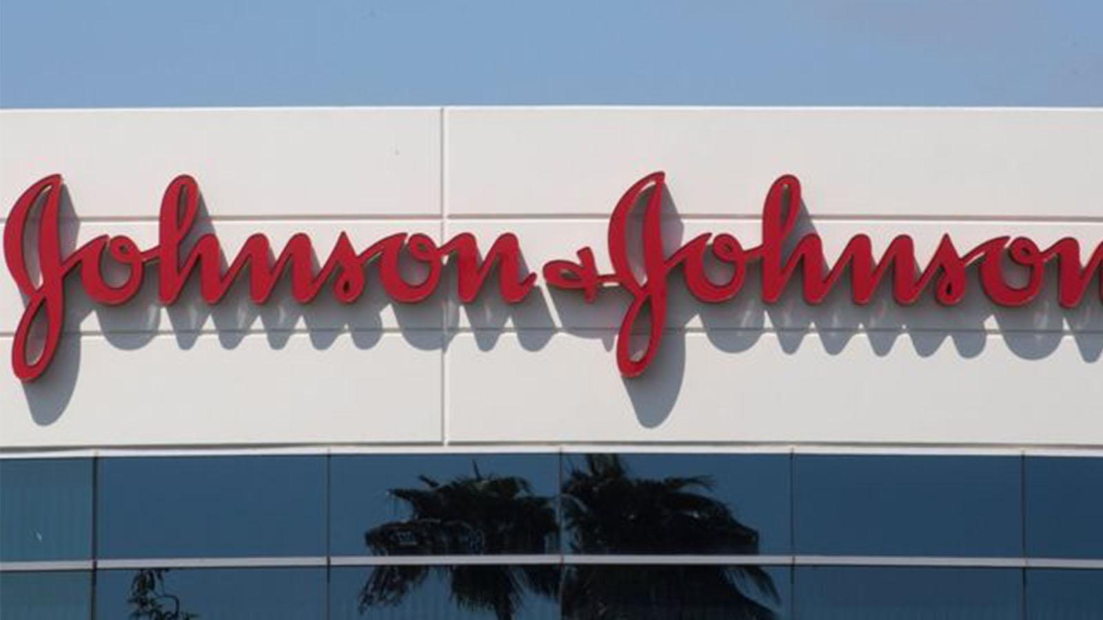 Johnson & Johnson, 'Üzerinde uyarı olmayan ilaçlar memelerimi büyüttü' diyen erkeğe 8 milyar dolar tazminat ödemeye mahkum edildi