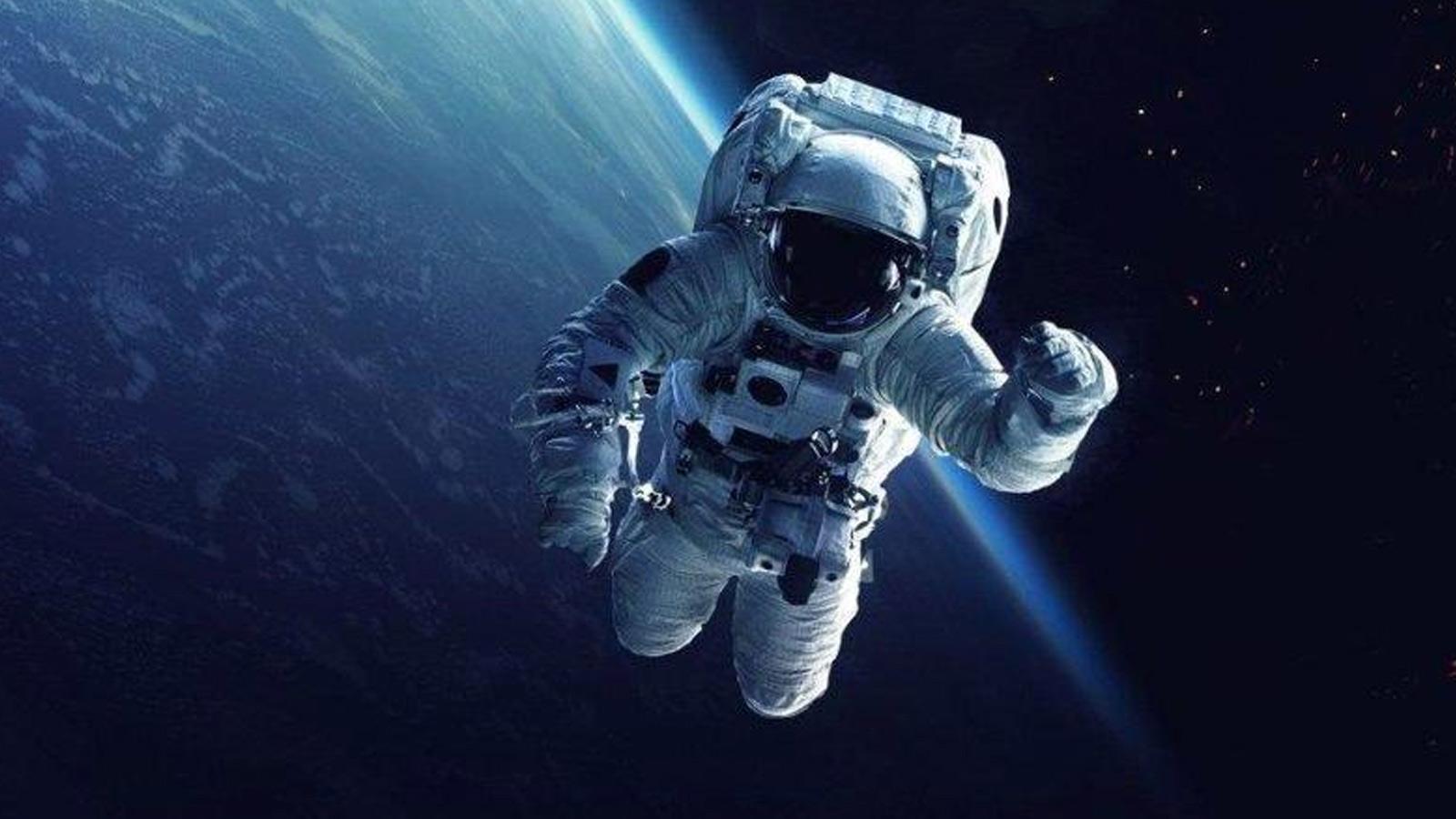 NASA, yeni astronot kıyafetini tanıttı 