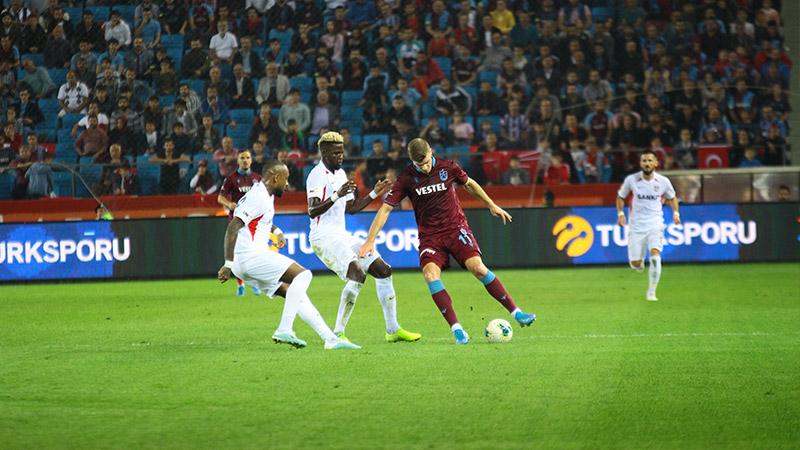  Gaziantep FK'yı 4-1'le mağlup eden Trabzonspor maç fazlasıyla ligin zirvesinde