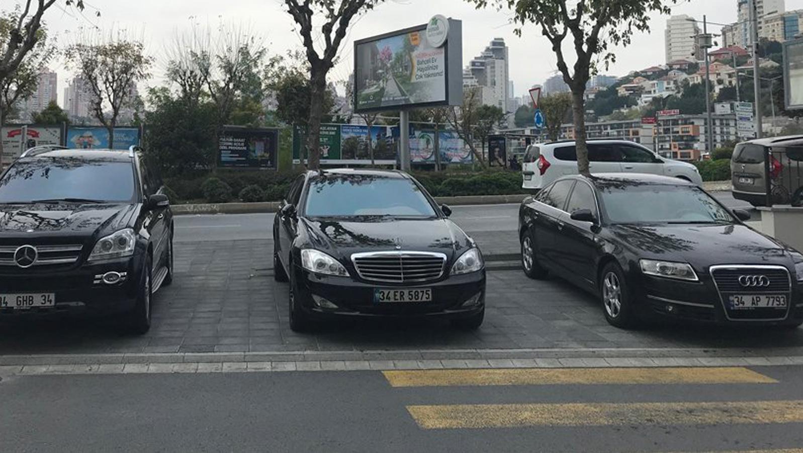 İstanbul Büyükşehir Belediyesi 3 lüks otomobili müzayedede 850 bin liraya sattı 