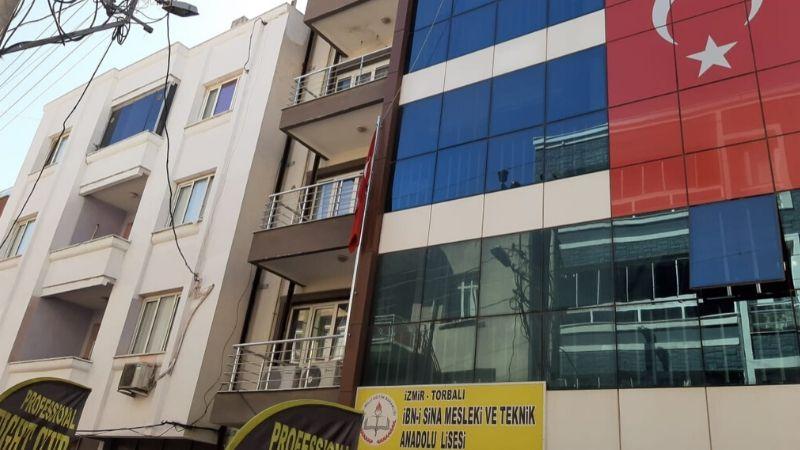 İzmir'de Anadolu Lisesi'nin binası TOKİ'ye devredildi, okul çürük yurt binasına taşındı