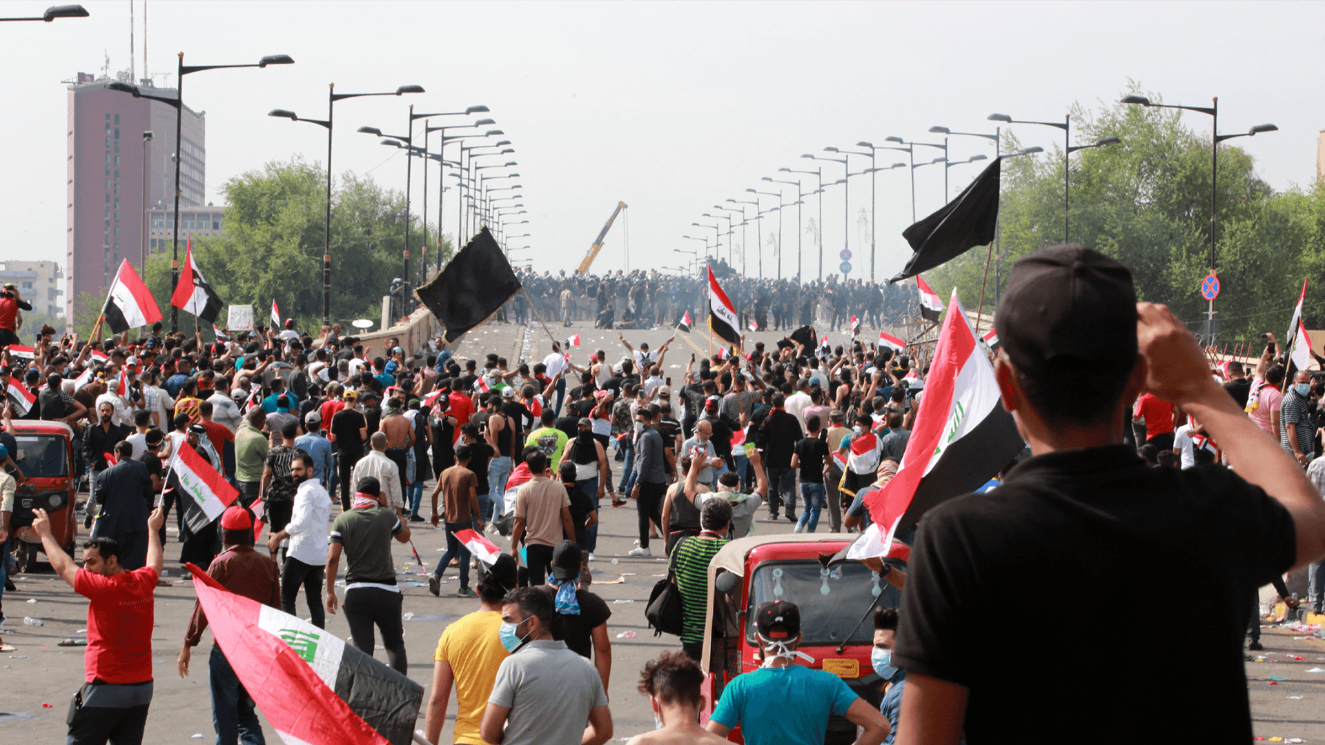 Protestoların devam ettiği Bağdat'ta sokağa çıkma yasağı!