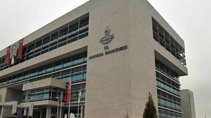 AYM'den KHK kararı: Pasaportu iptal edilen, mal varlığına el konanlar da OHAL Komisyonu'na başvurabilir