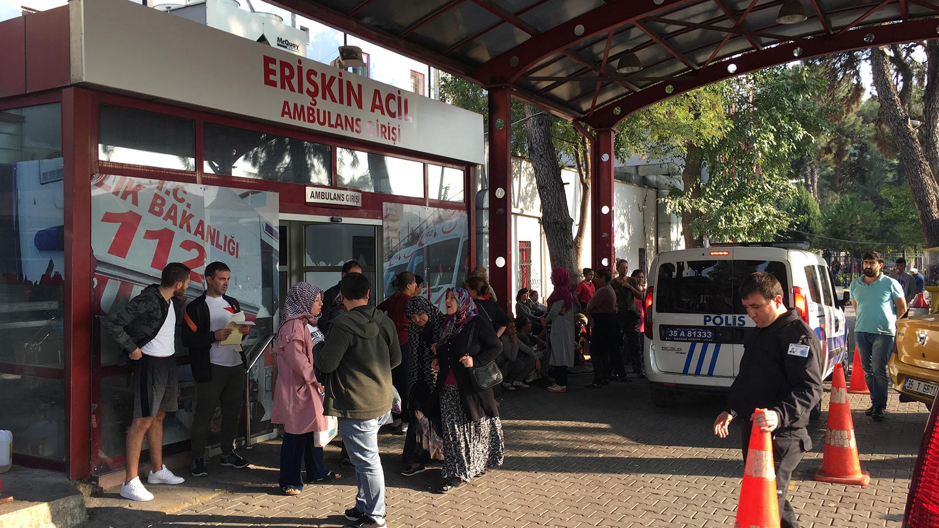 Bir kişi kendisine iş bulmayı reddeden muhtarı ve 3 akrabasını tabancayla yaraladı