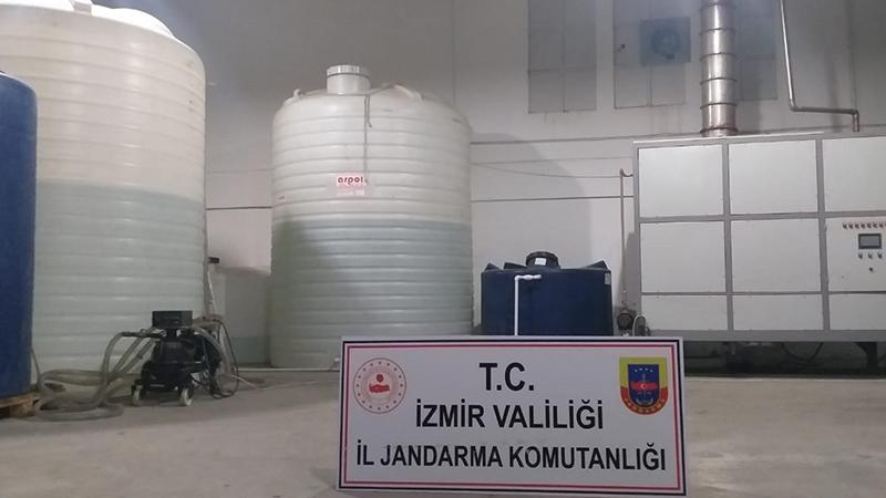 İzmir'de 18 bin litre etil alkol ele geçirildi