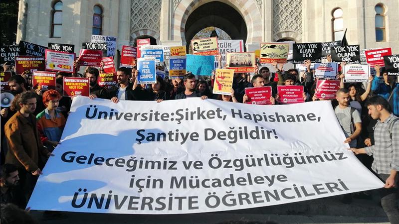 Üniversiteliler kuruluşunun yıl dönümünde YÖK'ü protesto etti