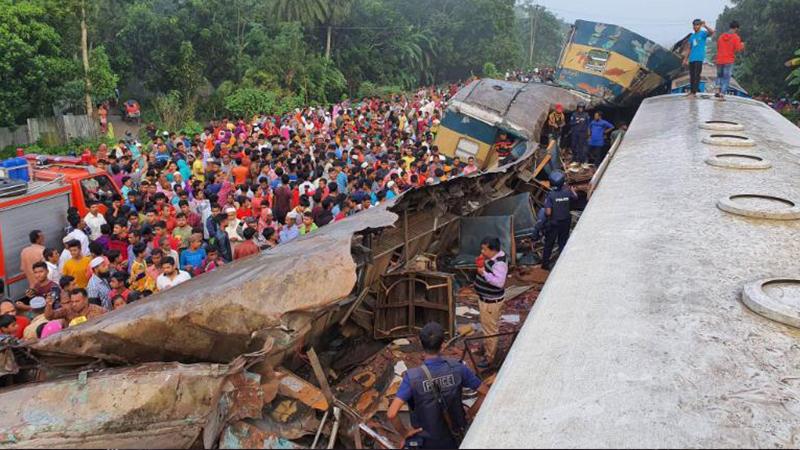 Bangladeş'te iki tren kafa kafaya çarpıştı: 12 ölü, yaklaşık 100 yaralı