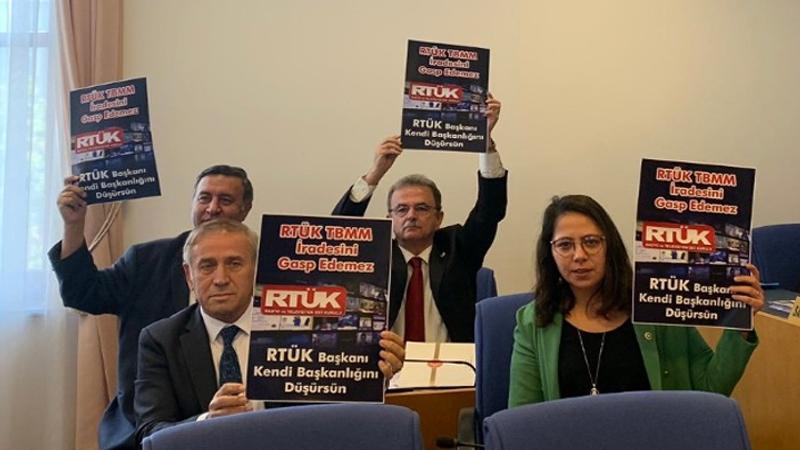 Meclis'te CHP'den RTÜK Başkanı Şahin'e protesto