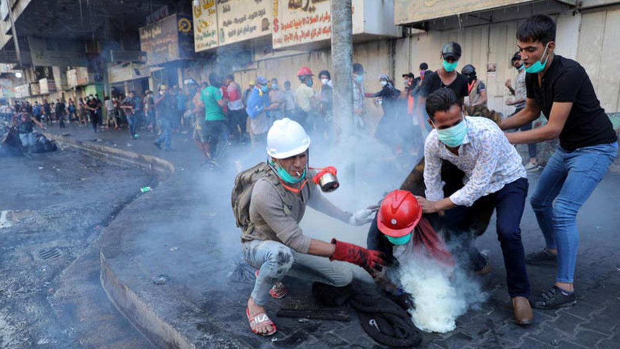 Irak'taki protestolarda şiddet sürüyor: 4 protestocu biber gazı sebebiyle hayatını kaybetti