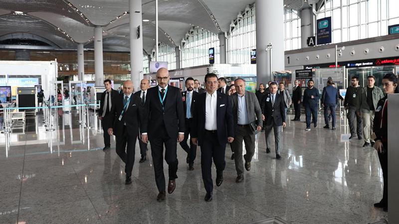 İmamoğlu İstanbul Havalimanı'nda incelemelerde bulundu