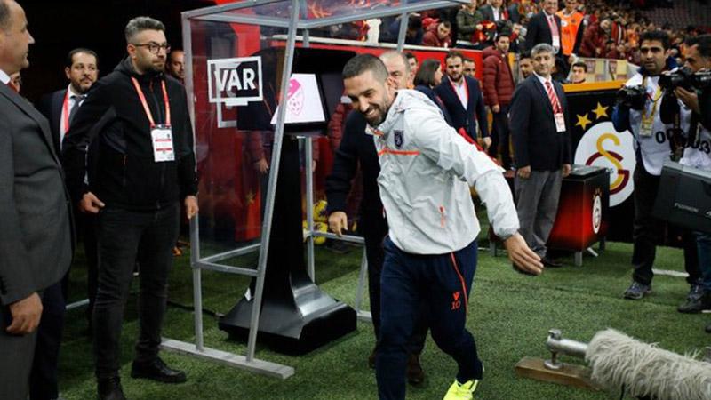 Galatasaray maçına 87. dakikada giren Arda Turan ıslıklandı