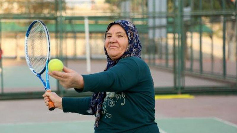 67 yaşında tenis oynayan Durdu Lale'ye Hülya Avşar’dan davet