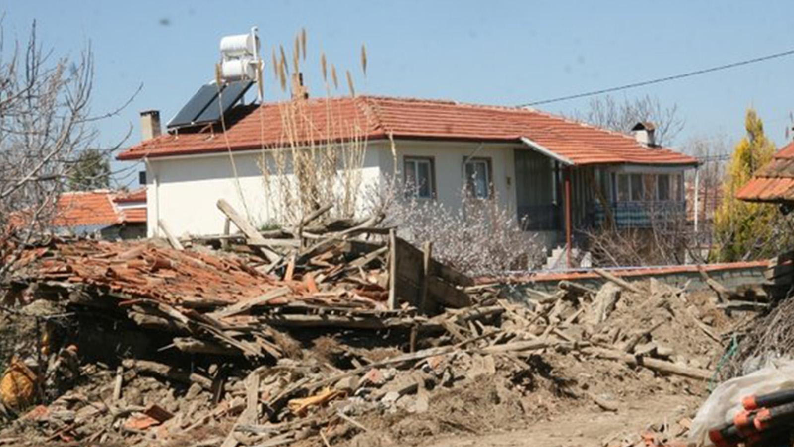 Denizli'de depremden etkilenen çiftçiler, borçlarının ertelenmesi için Cumhurbaşkanlığı Kararnamesi bekliyor 