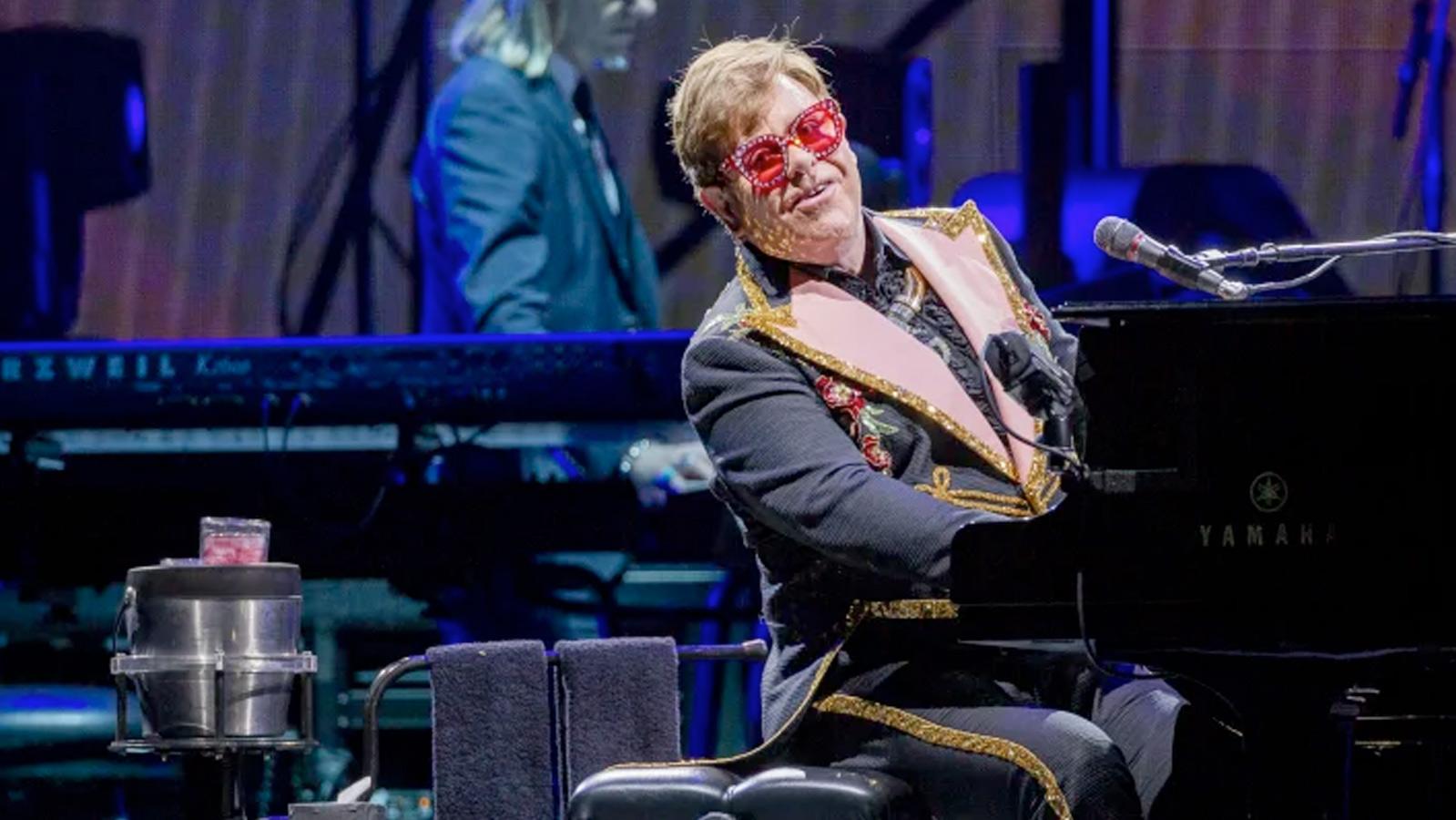 Elton John, Koronavirüs'e yakalandı 