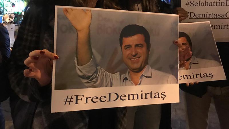 İstanbul'da Demirtaş'a destek eylemi gözaltıyla bitti