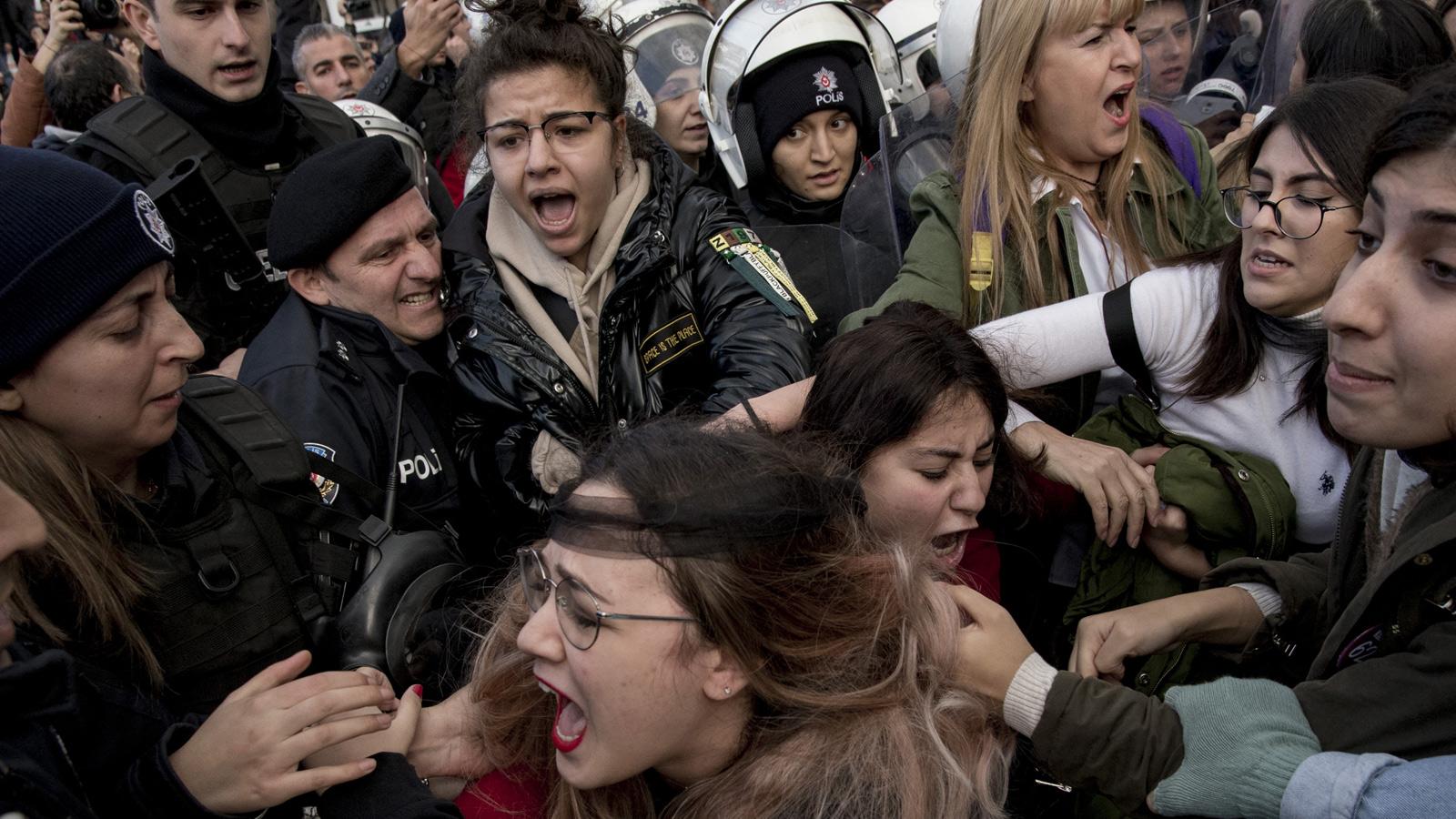 Soylu kadınların danslı protestosuna müdahaleyi savundu: Bu grupların dertleri devleti erozyona uğratmak