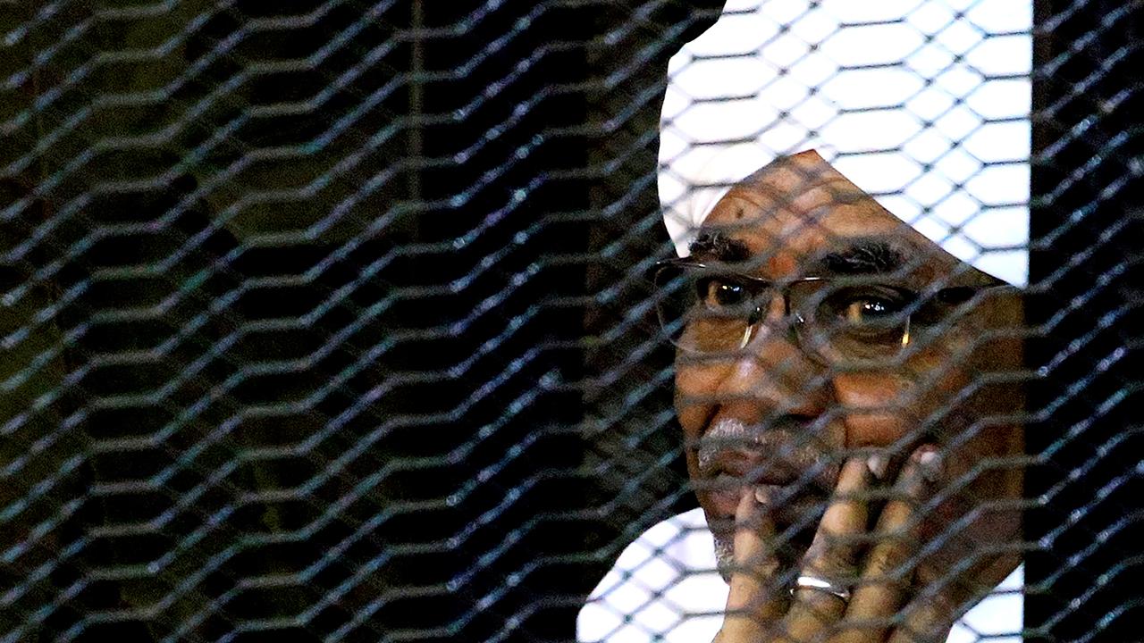 Sudan'ın devrik lideri Ömer El Beşir'e iki yıl ceza