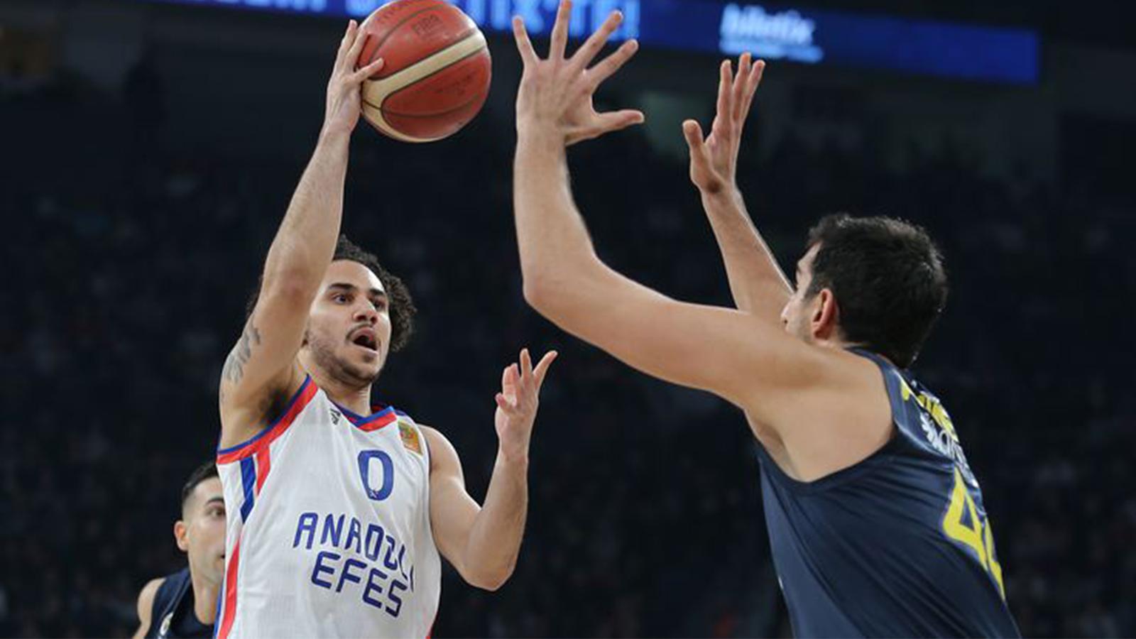 Anadolu Efes liderliğini sürdürdü