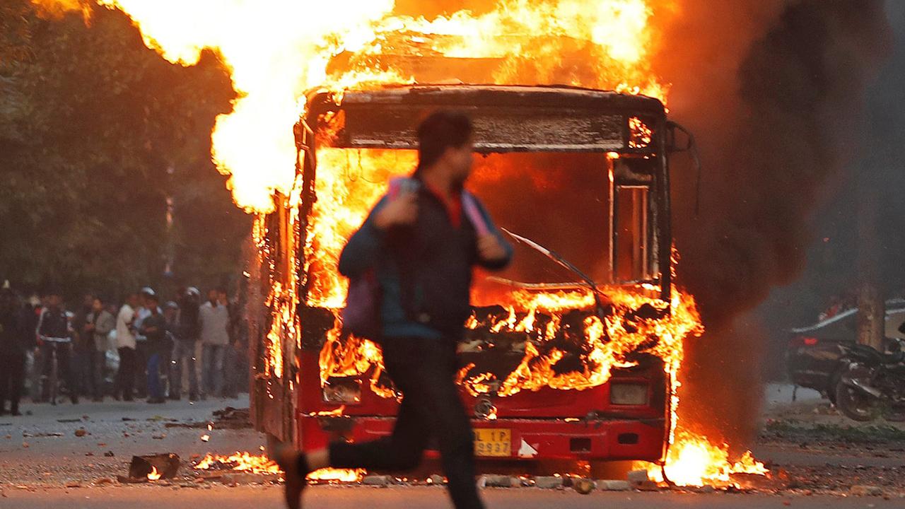 Hindistan'da 'vatandaşlık yasası' karşıtı protestolar: 6 kişi hayatını kaybetti