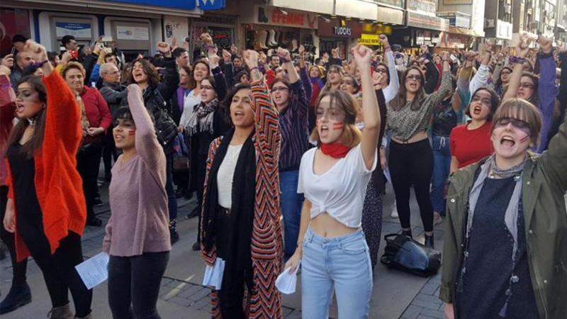 İzmir’de 'Las Tesis' protestosuna katılan kadınlara operasyon: 25 kadın listede