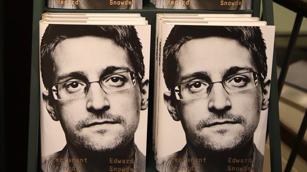 Mahkeme karar verdi: Snowden'in kitabının gelirleri ABD'ye gidecek!