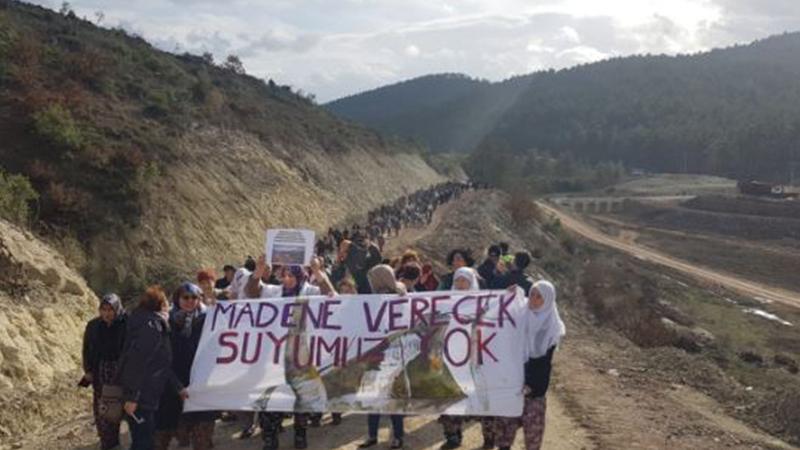 Kumarlar Köyündeki kadınlar maden için baraj yapılmasını protesto etti