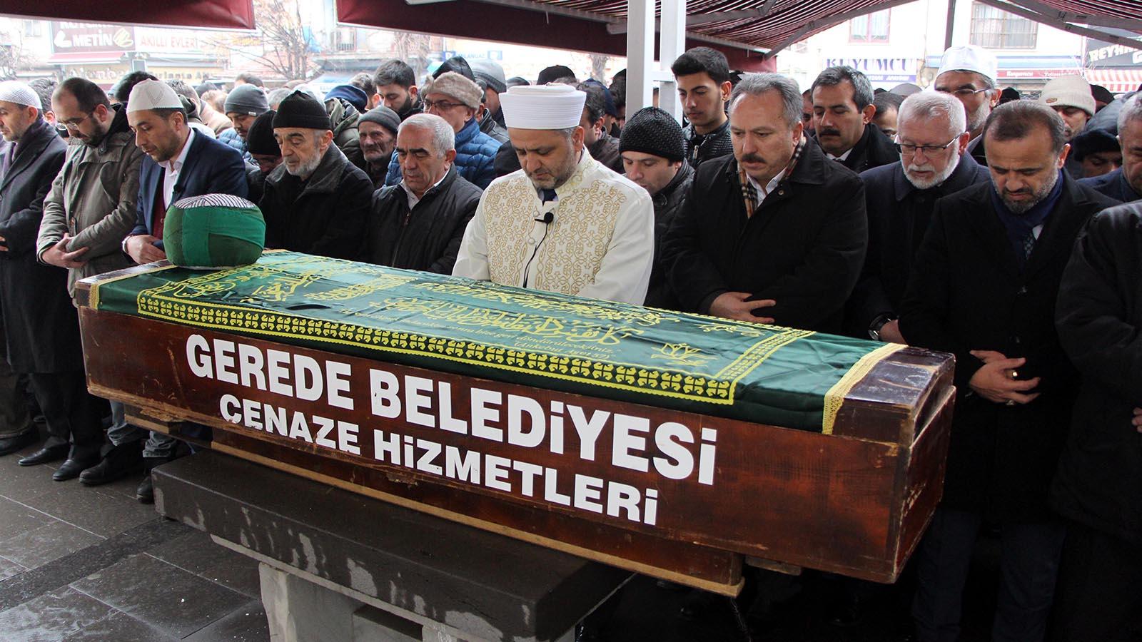 Son ulemalardan 103 yaşındaki imam son yolculuğuna uğurlandı