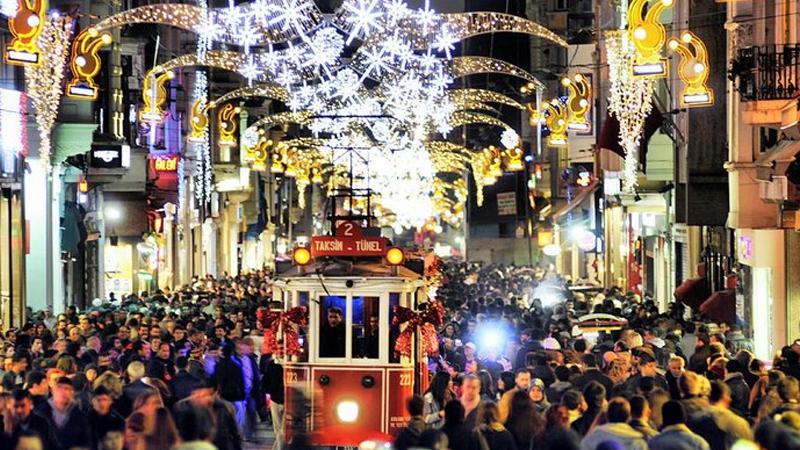 İstanbul Büyüykşehir Belediyesi'nden yılbaşı düzenlemeleri