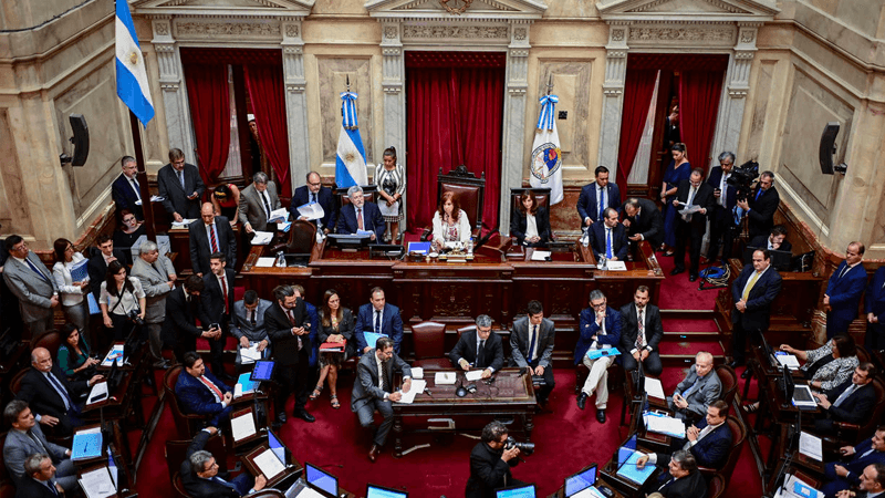 Arjantin'de senatörlerin ve milletvekillerin maaşı askıya alındı