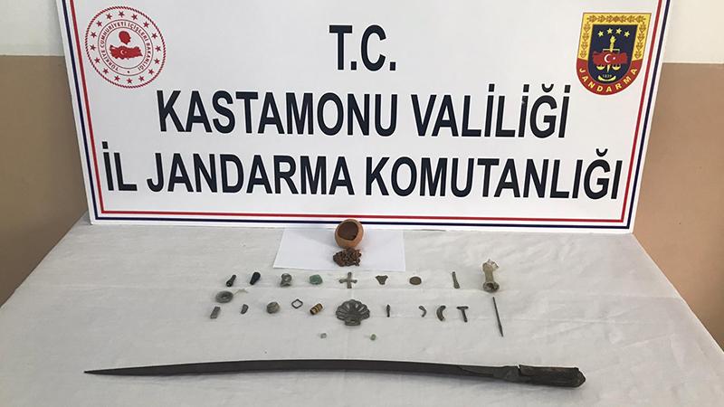 Jandarma ekiplerinden arkeolojik eser kaçakçılarına operasyon