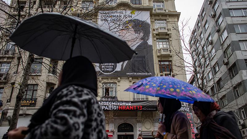 Hrant Dink, öldürülüşünün 13. yılında vurulduğu yerde anıldı: "Adalet, bu cinayetin üstünü örtenler açığa çıkartılınca gelecek"