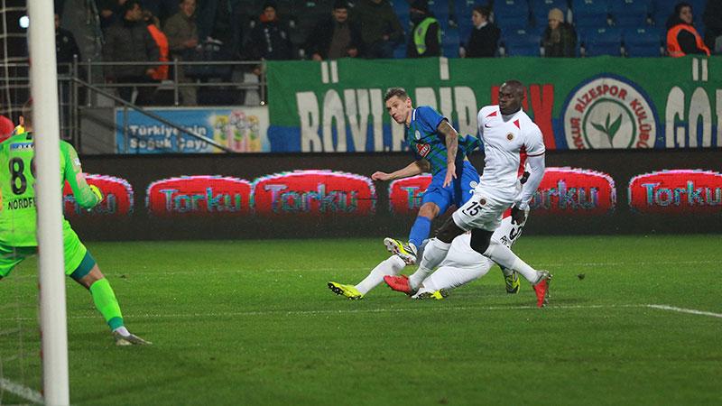 Çaykur Rizespor ikinci yarı güldü: 2-0