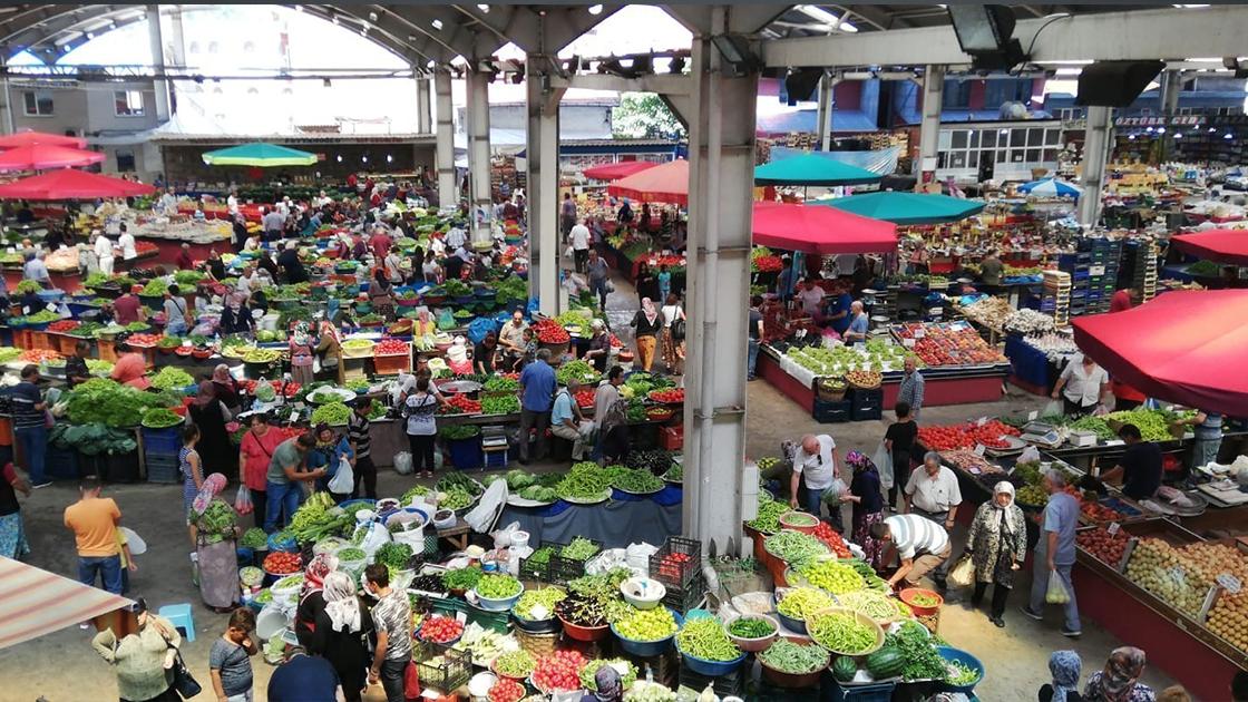 Halk pazarında fiyatlar cep yakıyor