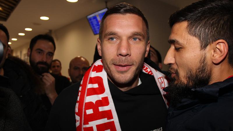 Antalyasporlu Podolski'nin 'Mayıslar bizimdir' paylaşımına tepki yağdı