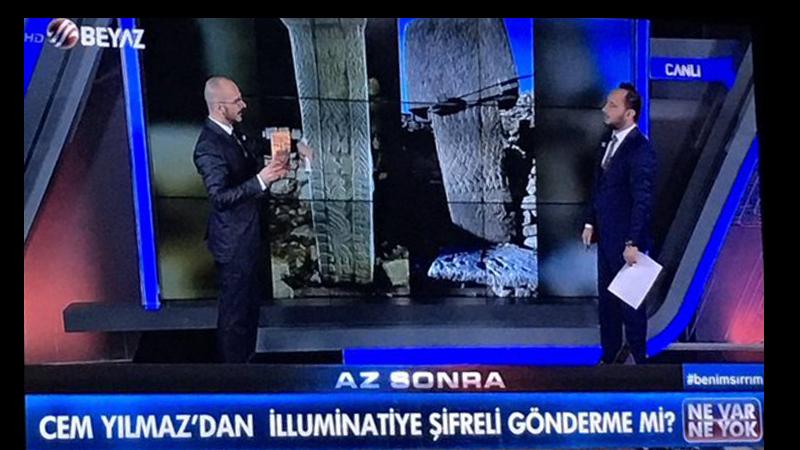 Cem Yılmaz'dan kendisinin illuminatiye şifreli mesaj gönderdiğini iddia eden Beyaz TV'ye: Kesin bizim milletten değil!