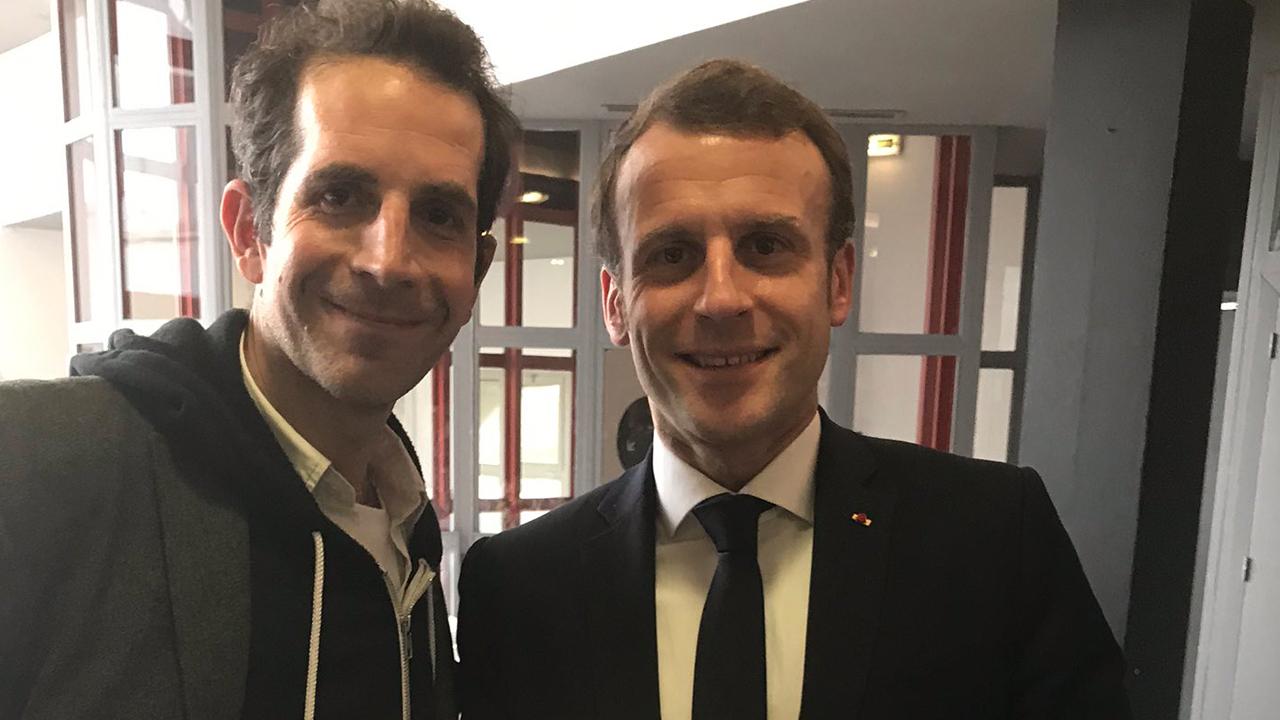 Fransız çizerden Cumhurbaşkanı Macron'a 'gizli' protesto