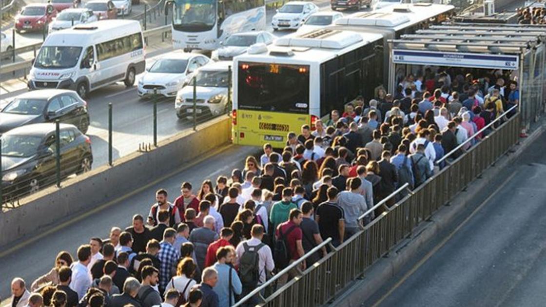 İstanbul'da toplu ulaşıma yapılan yüzde 35'lik zam bugün uygulanmaya başladı