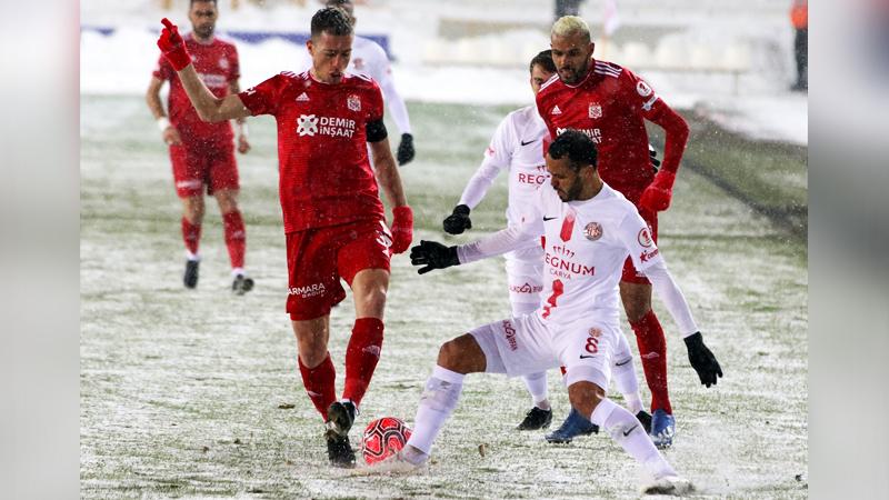 Kupada son yarı finalist Sivasspor'u eleyen Antalyaspor