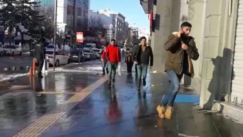 Van'da bomba paniği; kentin en işlek caddesi boşaltıldı