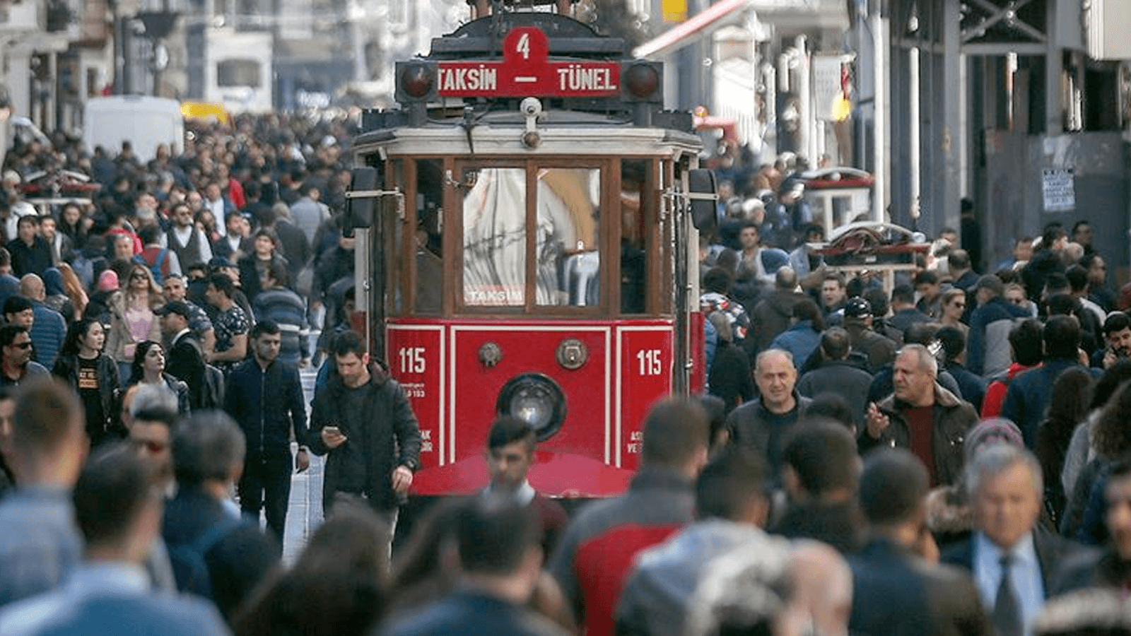 Sözcü yazarı TÜİK'in 'mutluluk anketi verileri'ni yorumladı: İnsan işkilleniyor, millet topluca hap falan mı kullanıyor?