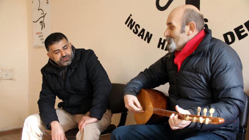 Polisken evine baskın düzenlediği sosyalist öğretmenle KHK vesilesiyle dost oldu