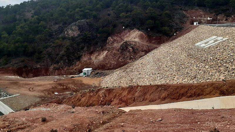 Uşak'ta barajda çatlak; 4 okul tatil edildi